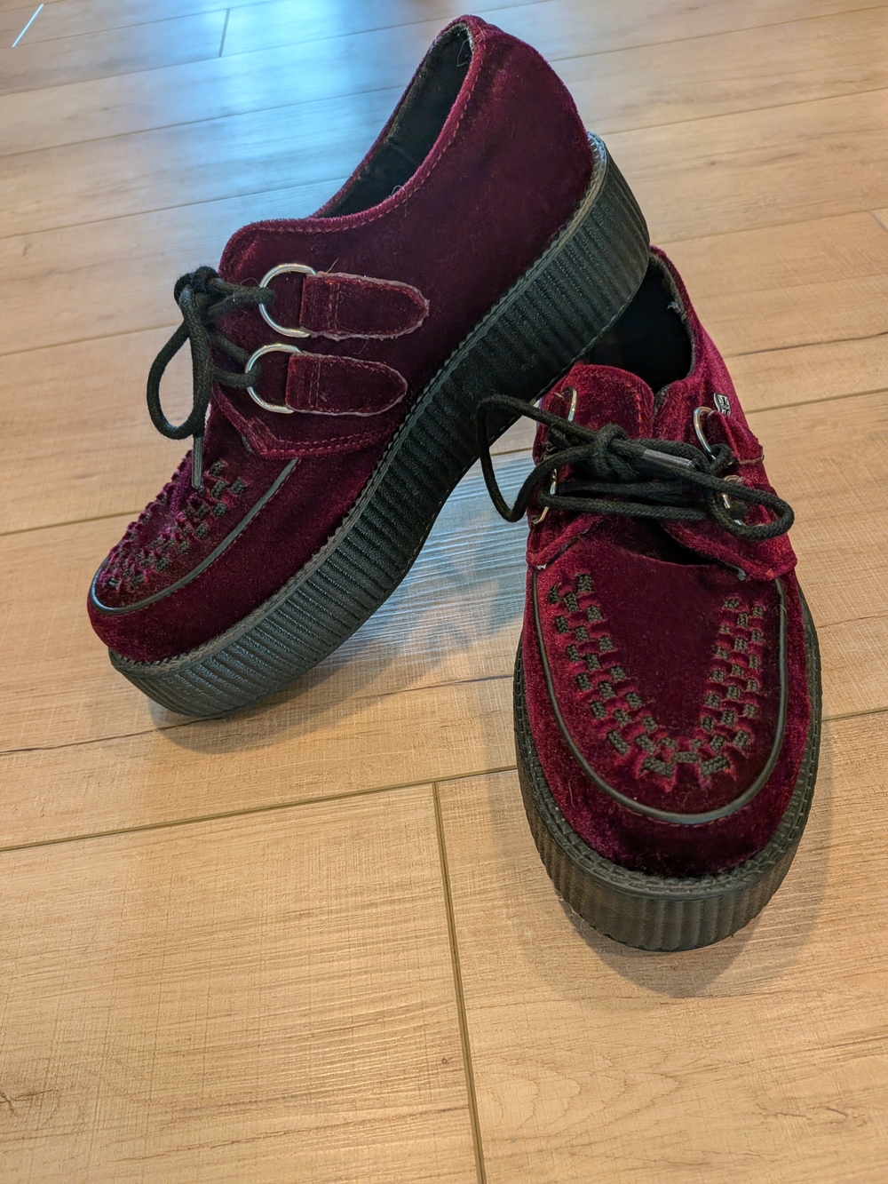 T.U.K Burgundy Velvet Viva Mondo Creepers Womens 8